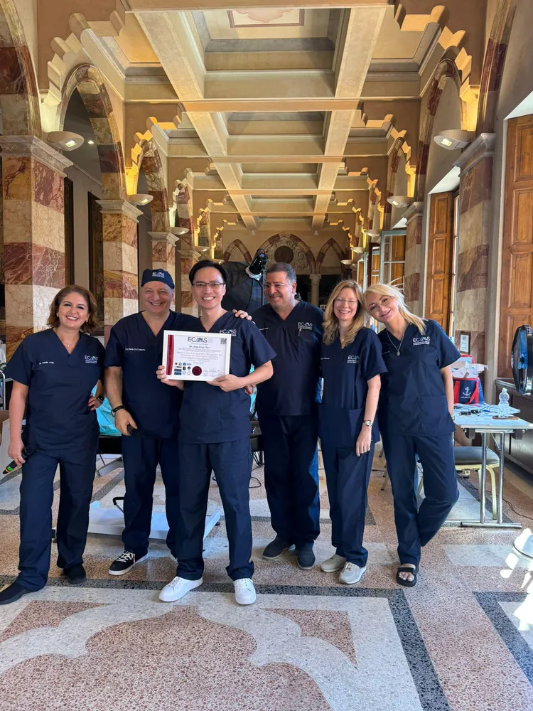 陳振豐（左3）參與國際研習營。陳振豐提供