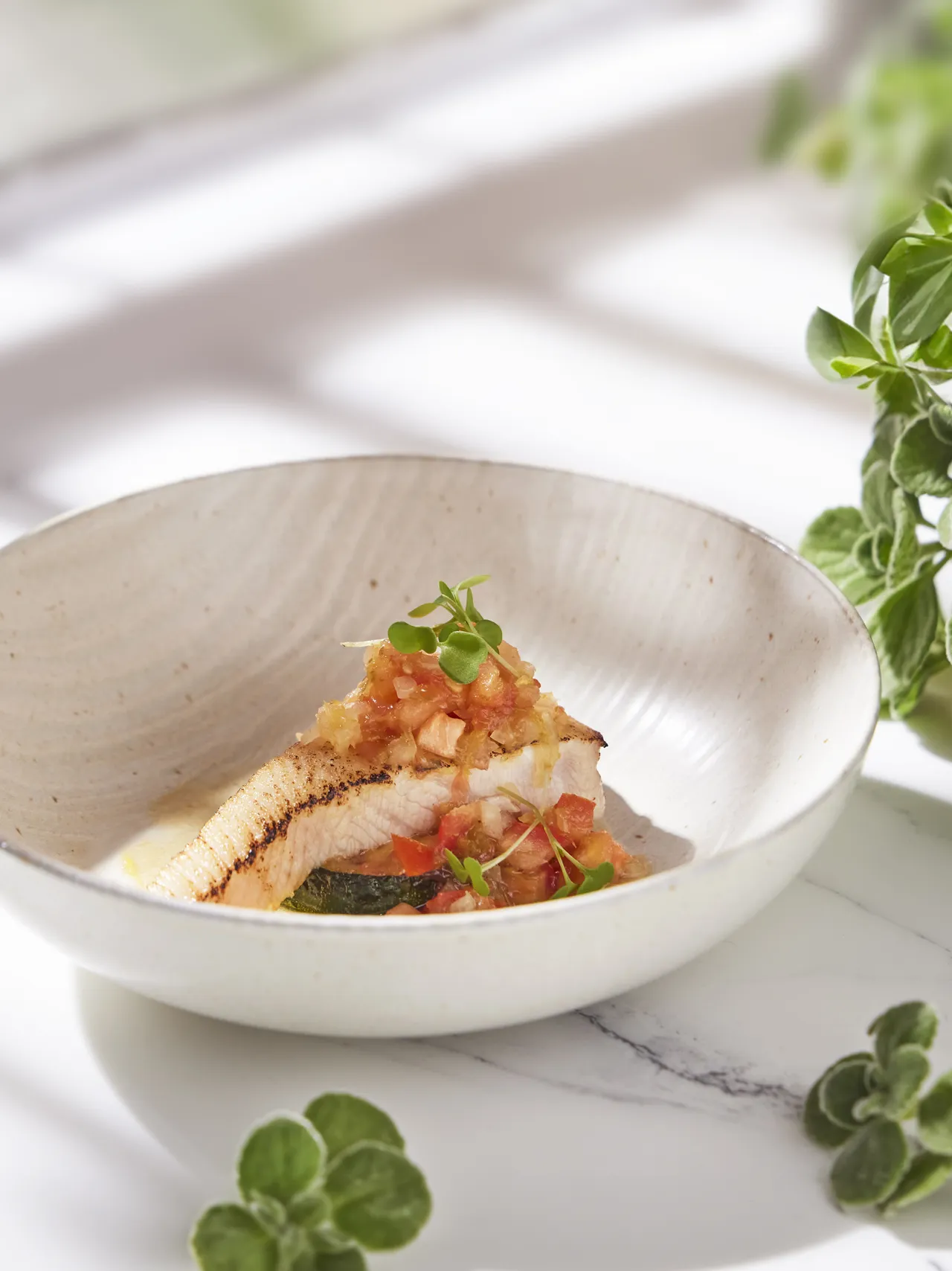 炙烧青𫠐・普罗旺斯番茄柑橘酱。业者提供