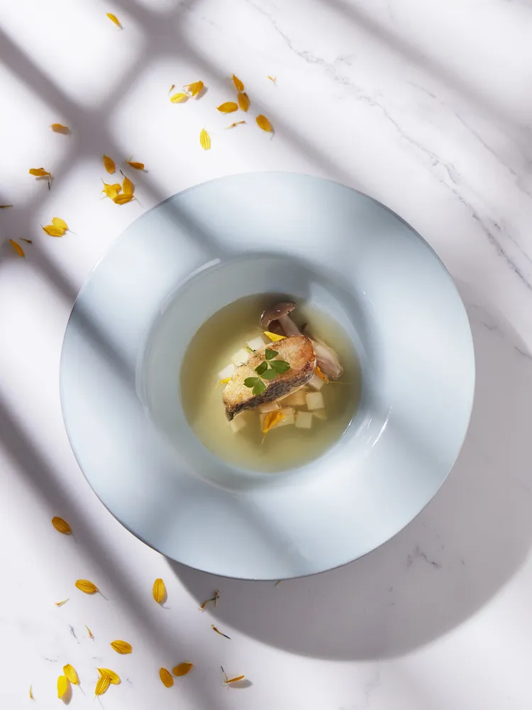 海鱸魚・柚香海鮮清湯。業者提供