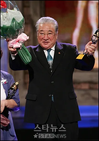 金營仁2006年獲頒大鐘獎特別演技獎。翻攝starnews