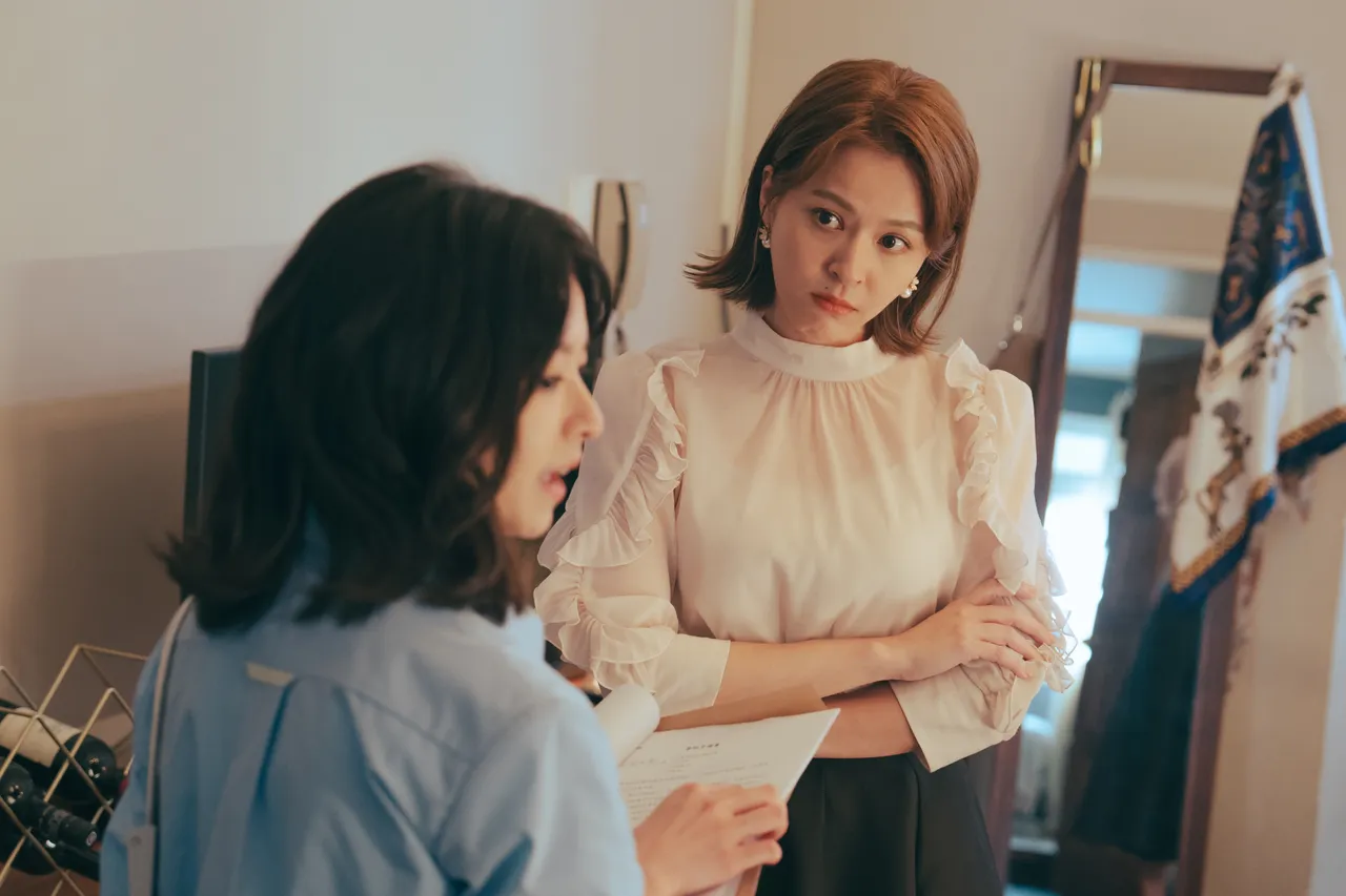 蘇晏霈在飾演雙面女租客，露出真面目後讓陳姸霏氣到抓狂。公視台語台提供