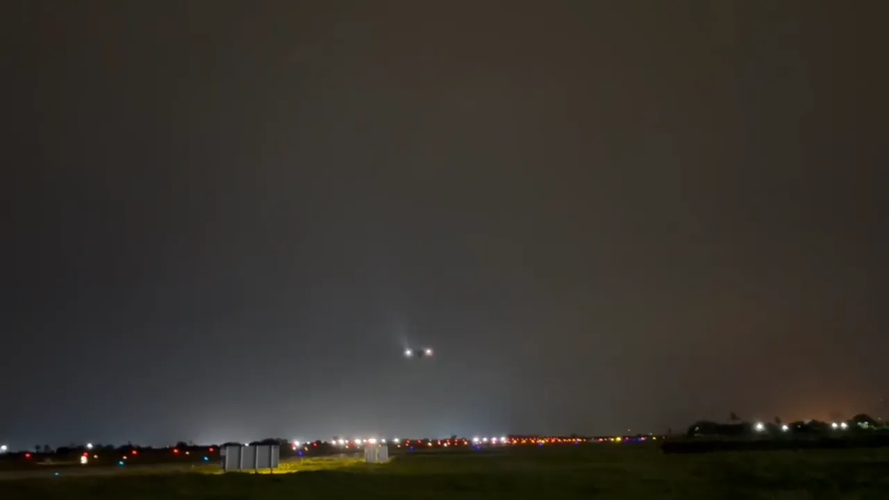 安捷航空「苍鹰号」深夜起飞。翻摄YouTube