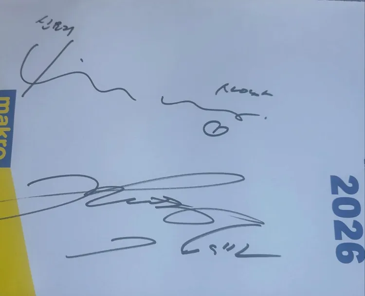 申敏兒只有簽名，沒有露臉。翻攝shinyori IG