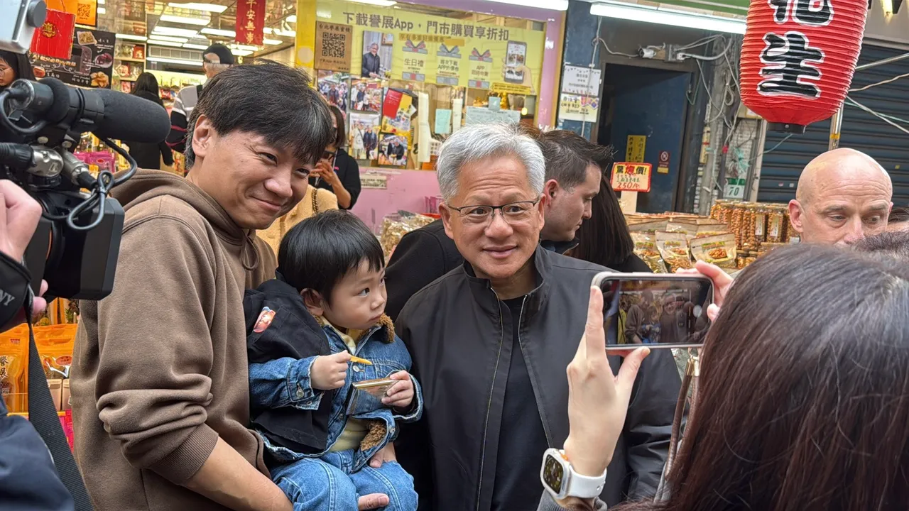 輝達執行長黃仁勳，到台北市四平街買蜜餞。記者呂承哲攝