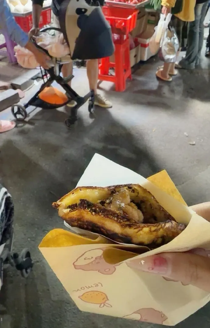 趙露思親手做的蛋烘糕。翻攝四斤微博