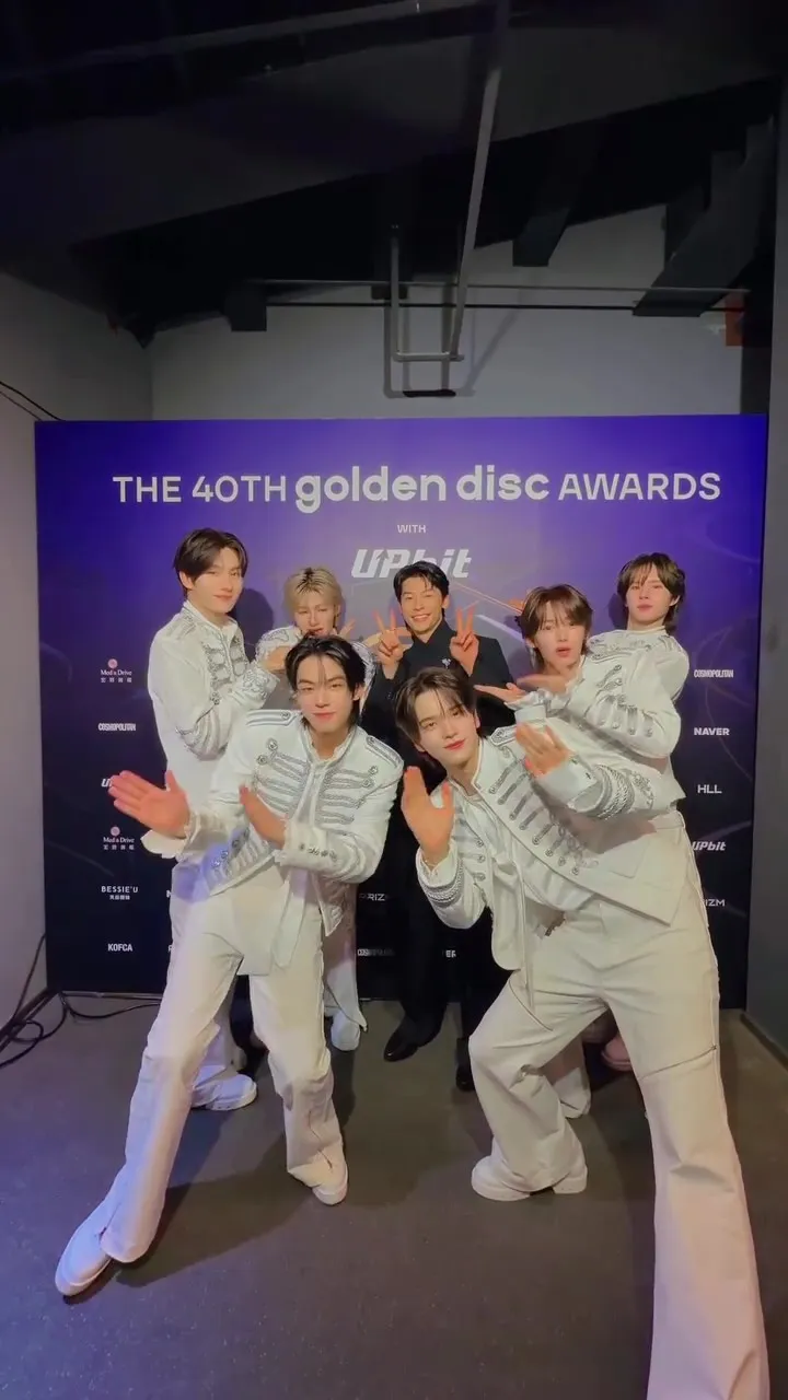 许光汉站在小15岁的TWS旁边毫无违和感。翻摄TWS IG