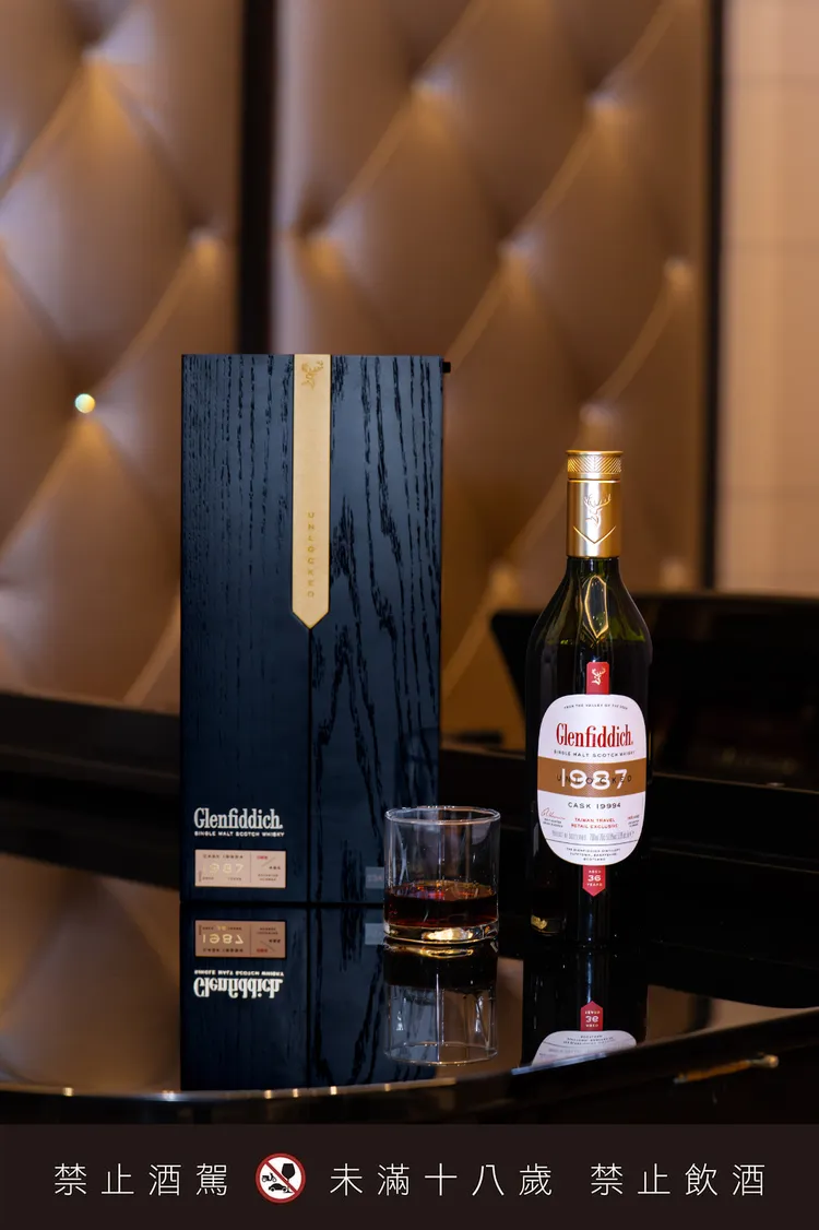 格蘭菲迪Archive系列取自酒廠長年典藏的高年份單一橡木桶，經長時間熟成後一次裝瓶，每一酒款皆對應特定時間節點，具備不可複製的單桶特性。（格蘭父子提供）