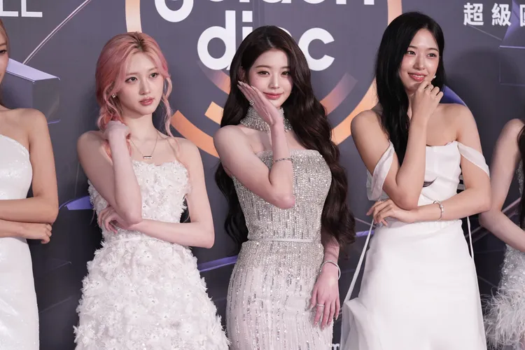 IVE張員瑛（中）很會找鏡頭。彭欣偉攝