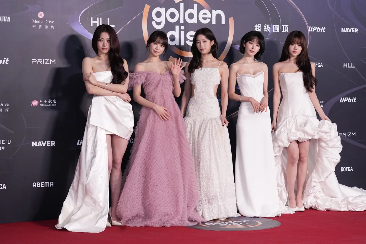 LE SSERAFIM。彭欣伟摄