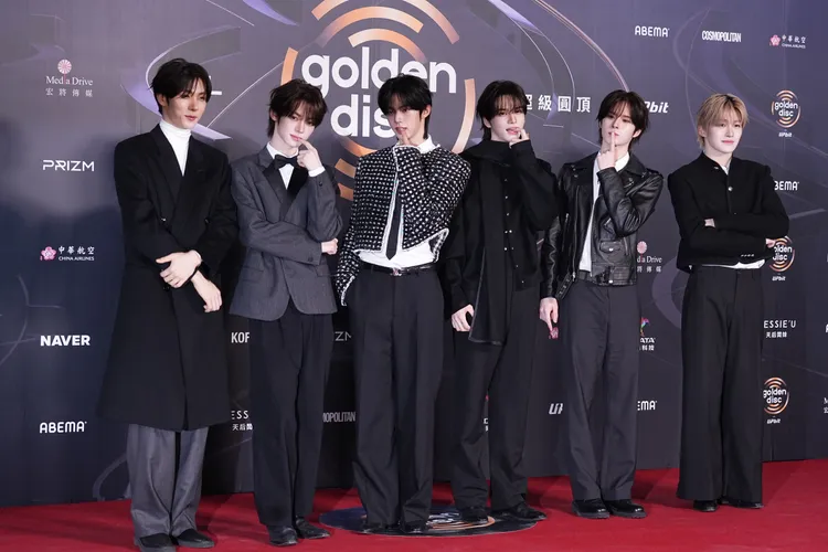 TWS擺出《OVERDRIVE》撒嬌舞動作。彭欣偉攝