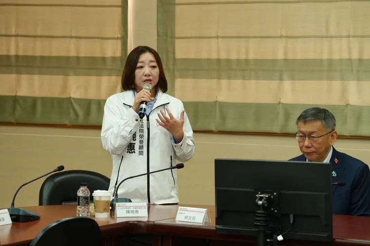 台灣民眾黨創黨主席柯文哲，13日到宜蘭為宜蘭縣長參選人陳琬惠輔選。民眾黨提供