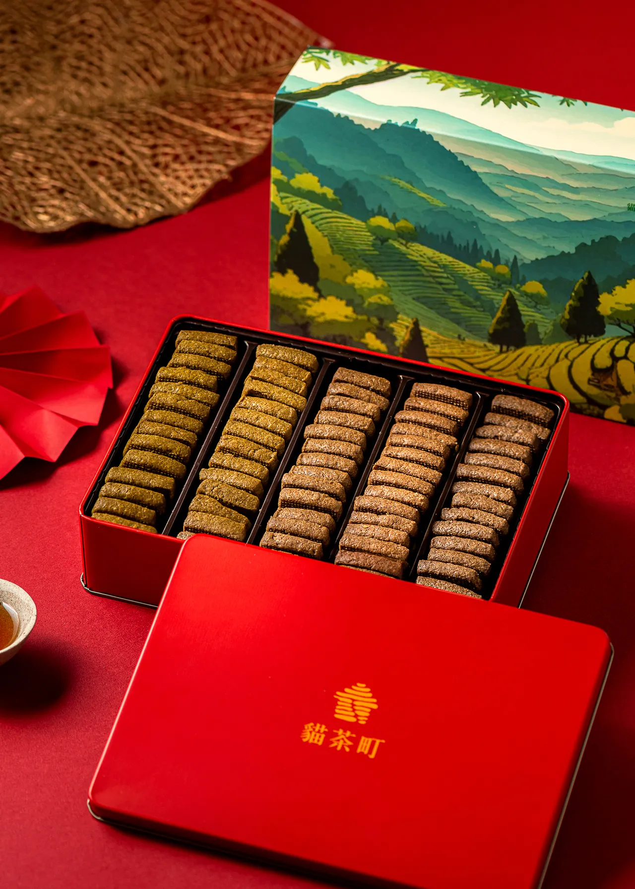 貓茶町「響茶雲霄」榮獲2025年台灣餅甄選獎項，將五款台灣茶風味匯聚一盒，原價860元，預購期間二盒優惠1500元，四盒優惠2680元。貓茶町提供
