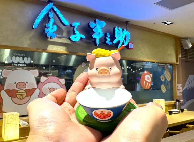 1/19前點「LULU豬公仔套餐」預購價只要999元，之後恢復原價1059元。業者提供