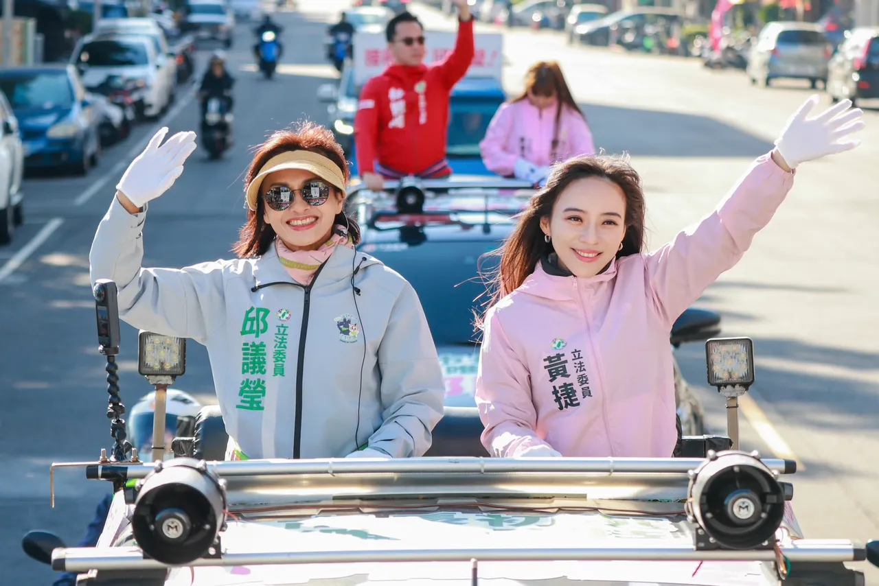绿营下周初选民调！邱议莹凤山车扫　预告将合体「加开零食会」