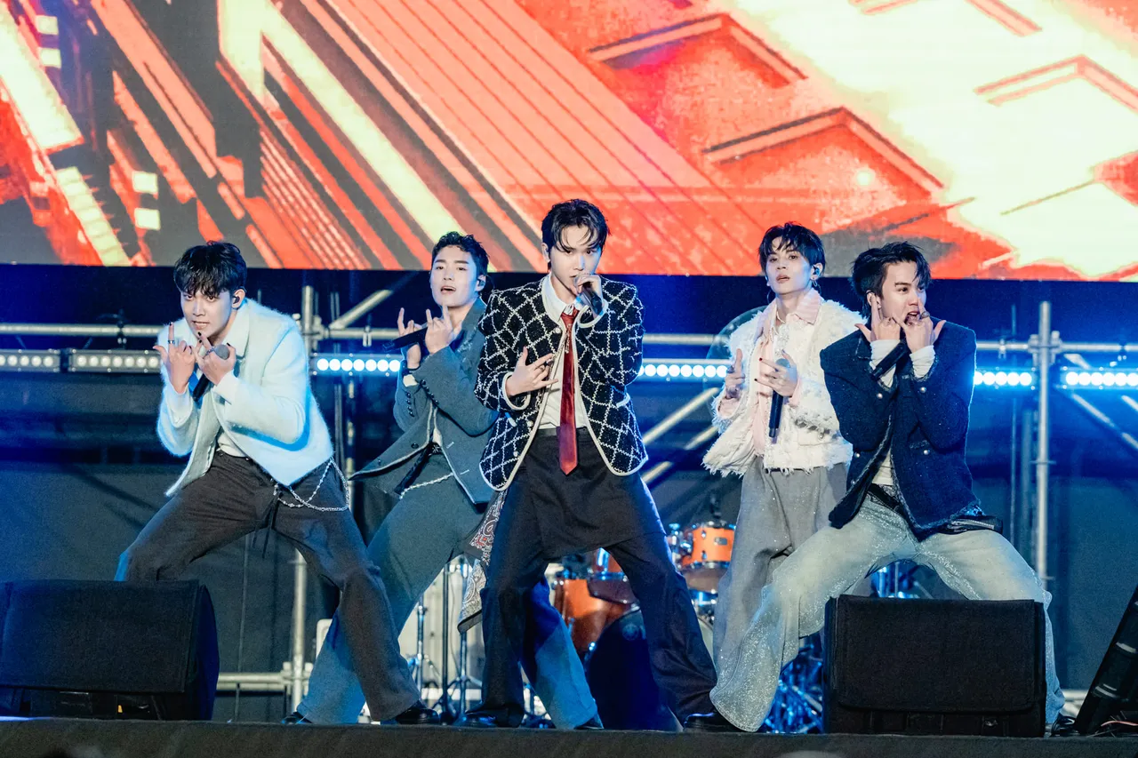 新组曲特别融入异国元素的舞曲风格 节奏鲜明且富有视觉张力。皇丞国际公关顾问有限公司提供