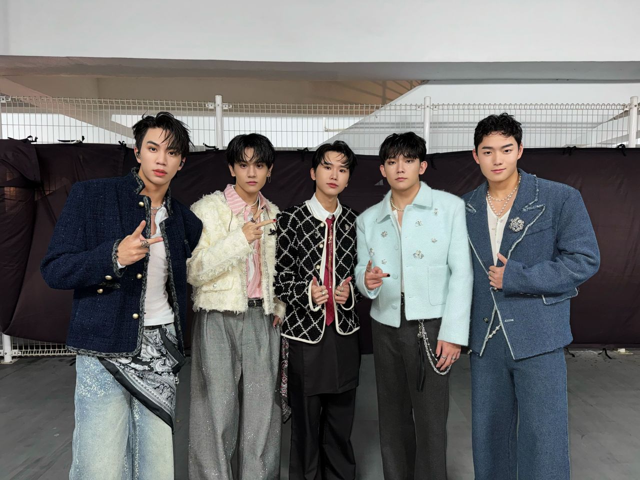 男團「源少年」沒閃兵 美國留學+服兵役全員合體超兩攤跨年秀