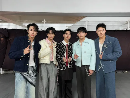 男团「源少年」没闪兵　美国留学＋服兵役全员合体超两摊跨年秀