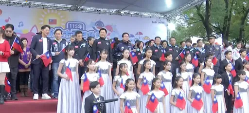 黄国昌参加新北元旦升旗！与侯友宜握手致意　 曝2026对新北期许