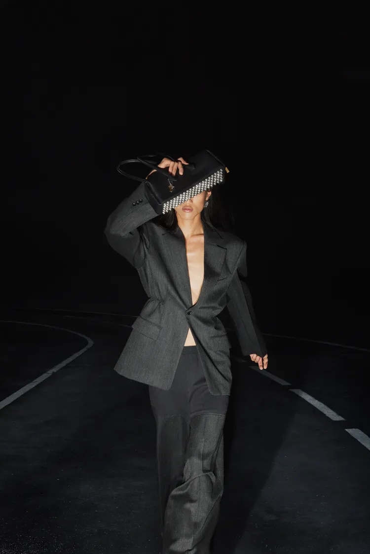 alexanderwang加大羊毛馬海毛寬鬆西裝外套，8萬5800元。品牌提供