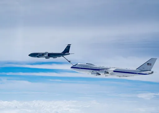 美军神秘「末日军机E-4B」罕见降落洛杉矶　引网路骚动猜测