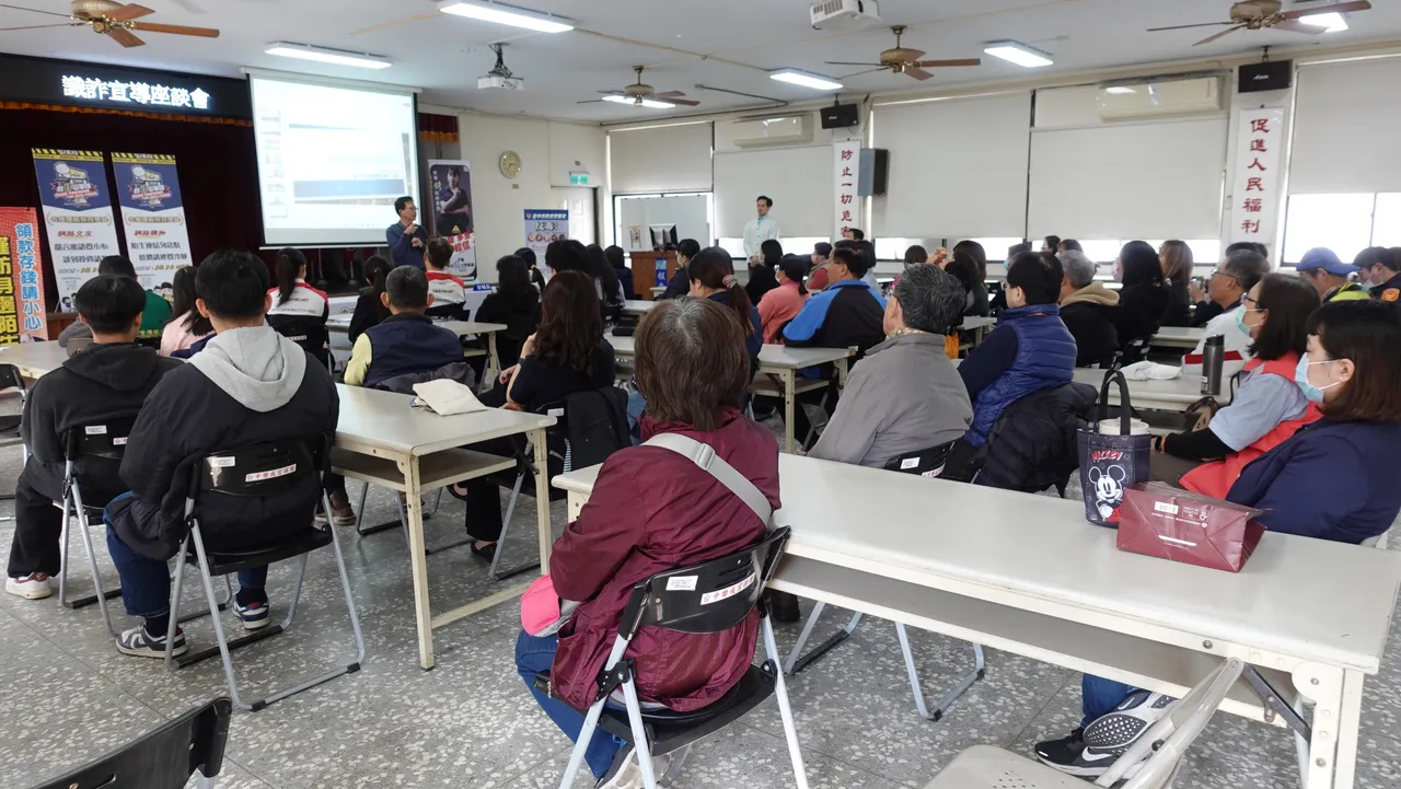 台中第三警分局舉辦「財務安全及防詐宣導座談會」，邀請轄區公司行號會計、出納及銀行端財務管理人員計160人共同參與。翻攝畫面