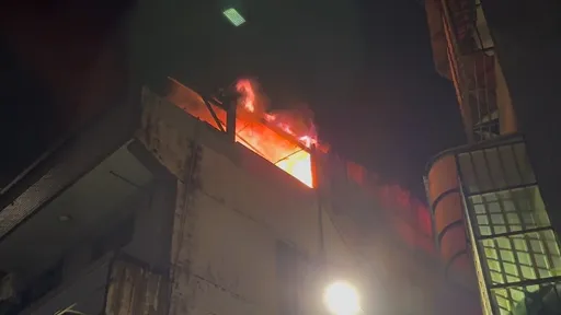 基隆民宅清晨火警！烈焰延烧吞噬顶楼　现场画面曝