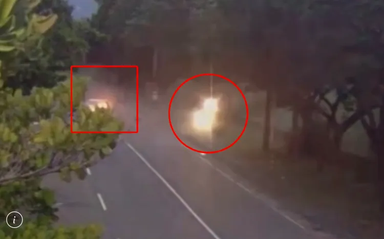 李男毒駕高速衝撞路邊臨停車輛，雙雙爆炸起火。翻攝畫面