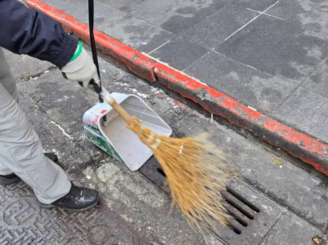 台北市環保局查獲違規行為人，從重裁罰2400元。台北市環保局提供