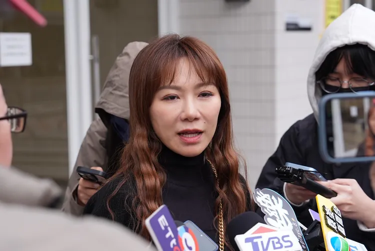 佩甄現身靈堂悼念。攝影中心攝