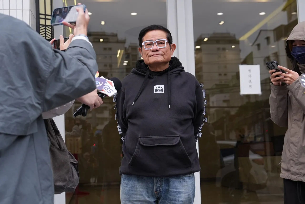 许效舜哽咽悼念曹西平「你不会走掉的」　佩甄发声：很想念他