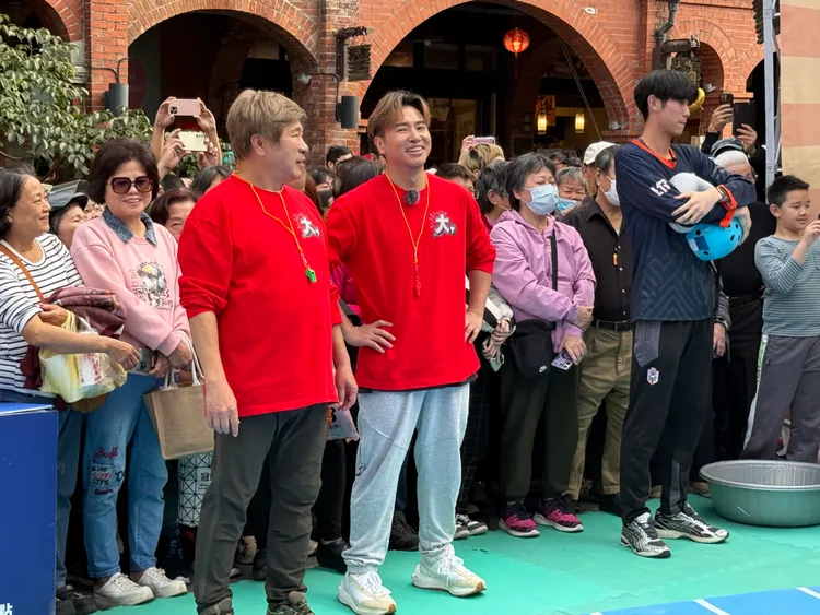 在最新遊戲環節，歐漢聲怒嗆胡瓜：「不是說我很爛？」華視提供