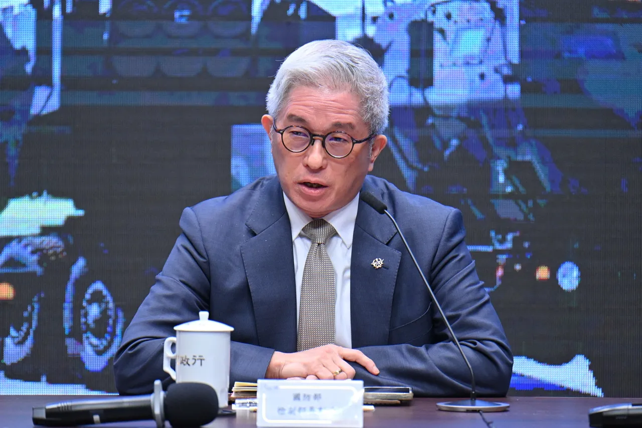 國防部副部長徐斯儉表示，希望透過一次性預算配賦，確保資源穩定、集中，加速獲得所需裝備，形成能夠應對威脅的即戰力。行政院提供