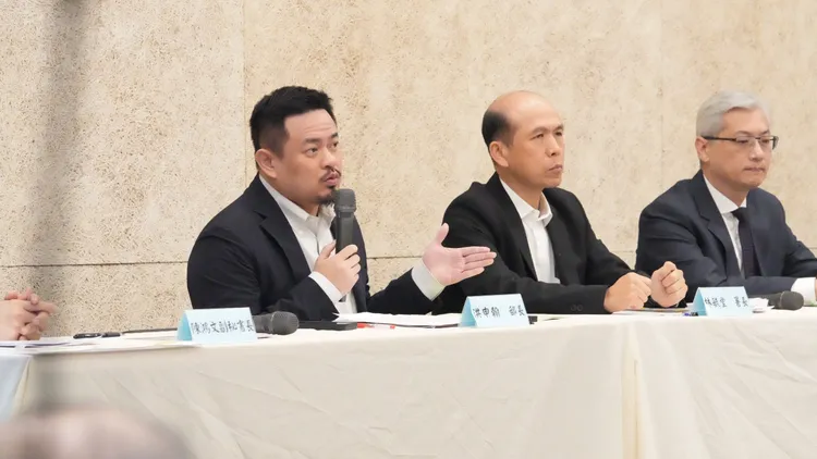 洪申翰召開記者會，宣布啟動第2波「強化職場減災行動計畫」。勞動部提供