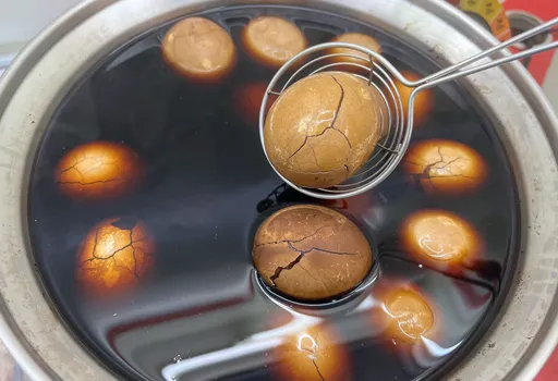 營養師點名「茶葉蛋含糖高」被醫生打臉　悄刪文挨轟「當沒事？」