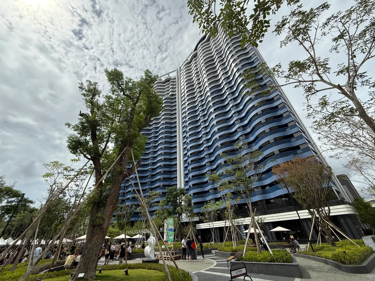 过去仁武新案不仅坐稳3字头，甚至想挑战4字头行情，如今面临区域价格大幅下滑市况。叶家铭摄