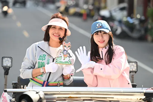 差0.6%惜敗！謝票車掃鄉親不捨落淚相擁　邱議瑩：你一哭我也心酸