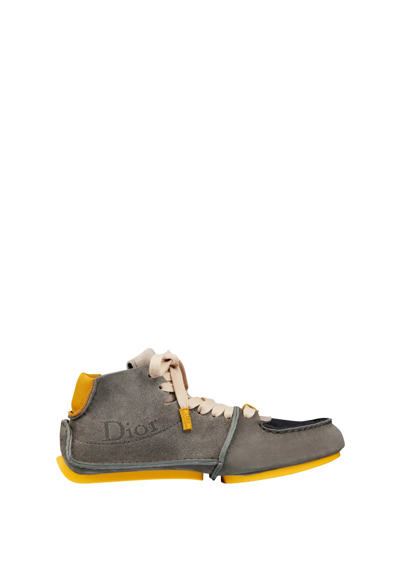 DIOR ROADIE灰黃藍麂皮配籐格紋鞋底綁帶靴，3萬7000元。品牌提供