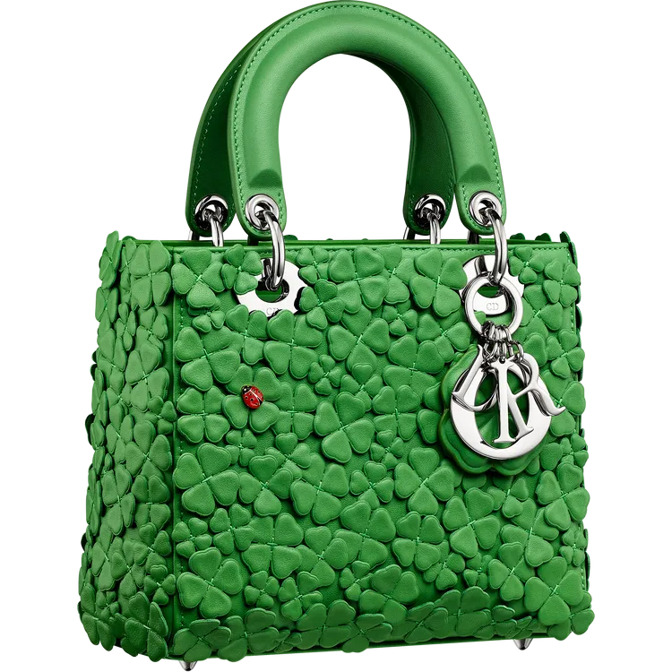 Lady Dior綠色幸運草小羊皮小型提包，30萬500元。品牌提供