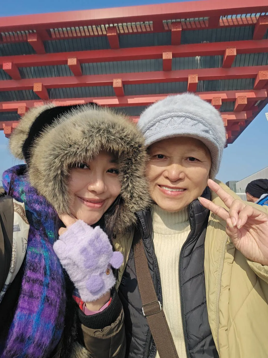 國寶級歌仔戲小生演員蔡秀枝（右）退隱多年雖婉拒復出，仍提供田野資料留給後世傳承。欣代唱片x紫君提供