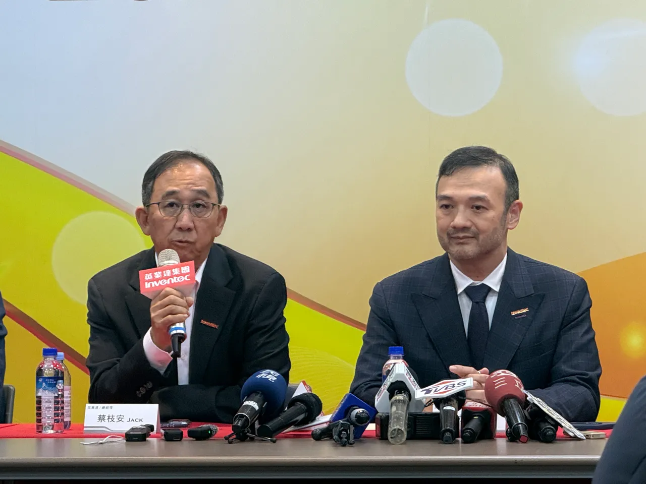 英業達總經理蔡枝安（左）。呂承哲攝