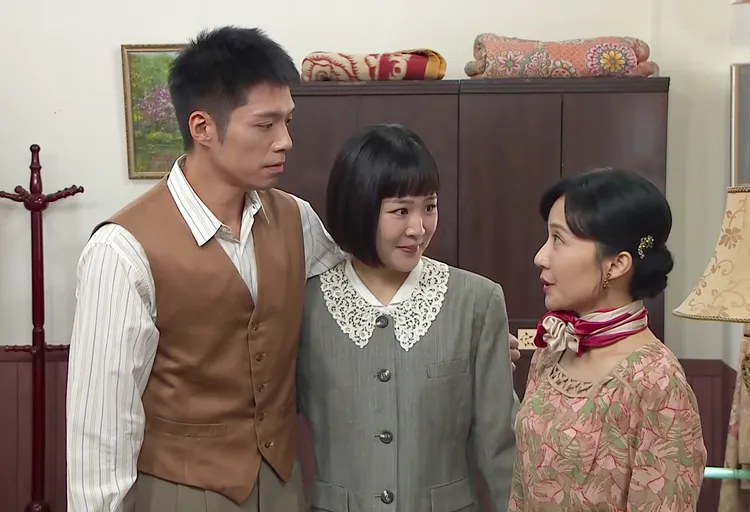 何宜珊(中)劇中安撫婆婆很有一套。台視提供