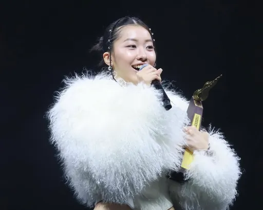 陈奕迅21岁爱女Live演出被抓包「垫音」⋯出道半年首夺新人奖　一句话赢过爸爸10座