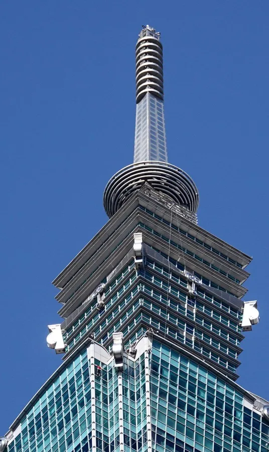 霍諾德試圖克服台北101最後一個竹節。莊宗達攝