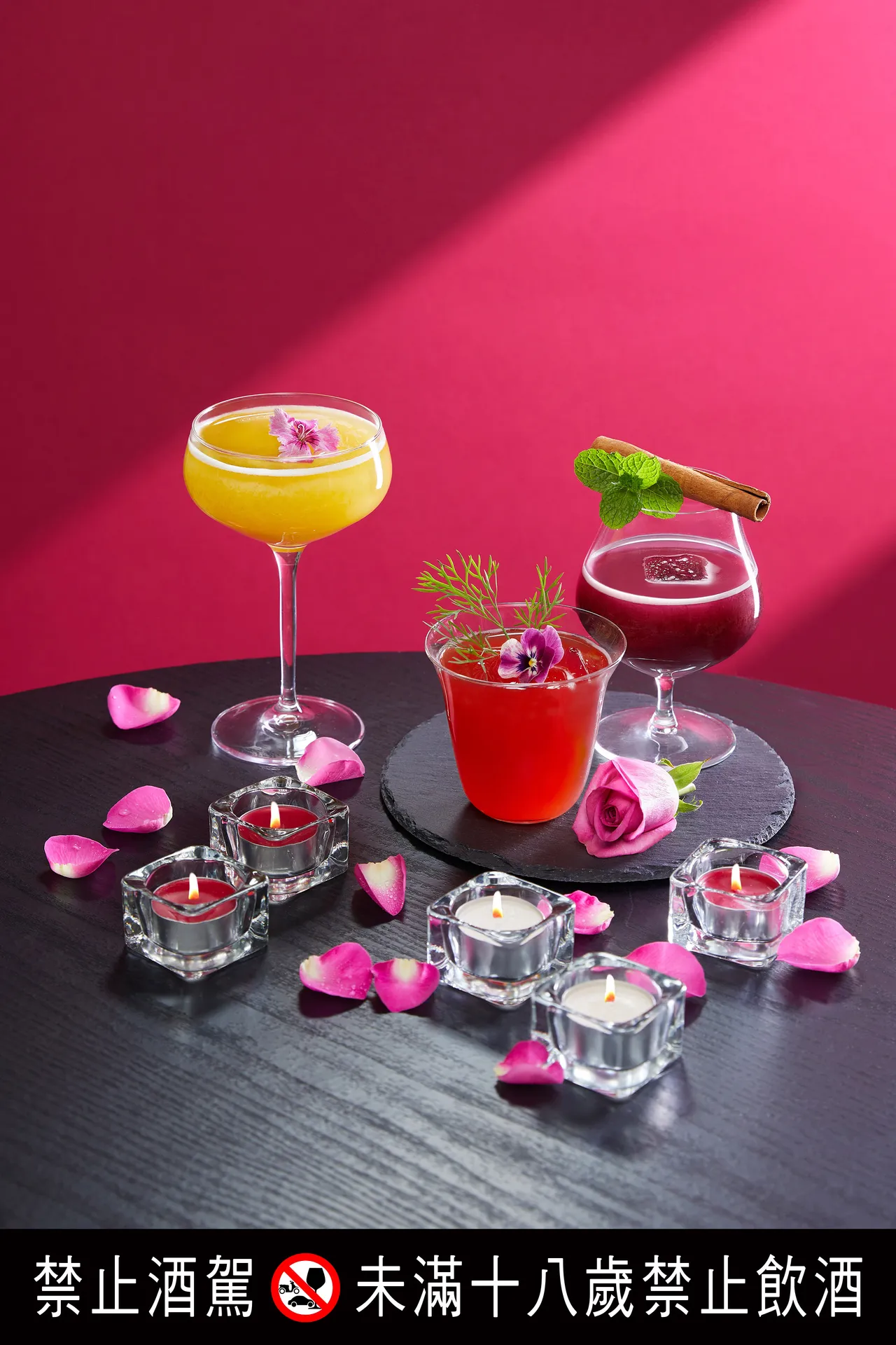 Asia49以愛情電影為靈感，設計「一見鍾情」(左起)、「當男人戀愛時」、「非橙勿擾」三款主題調飲。業者提供