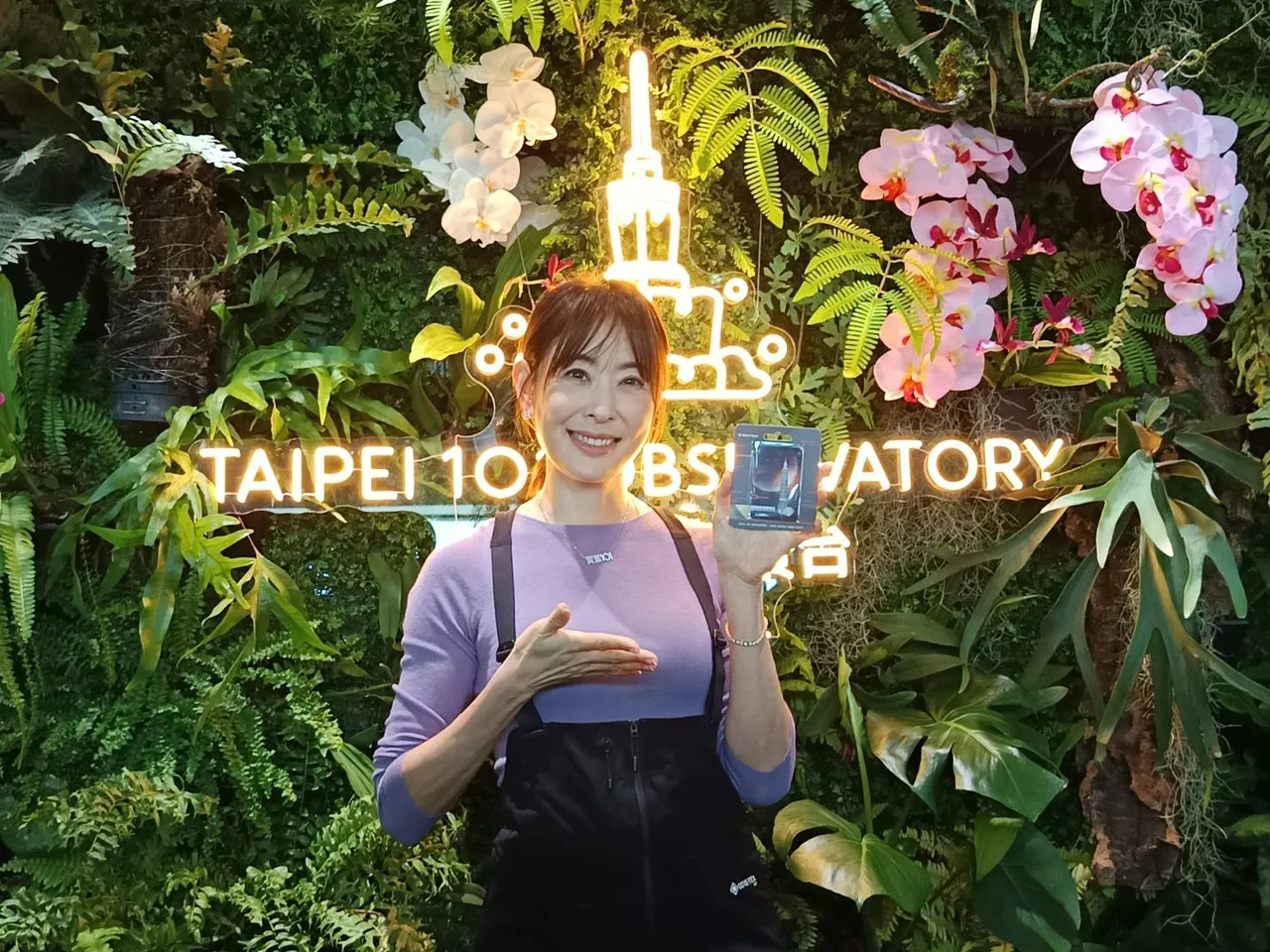 台北101今舉辦Skyline460高空體驗活動，董事長賈永婕宣布推出「一日遊暢遊套票」。許麗珍攝