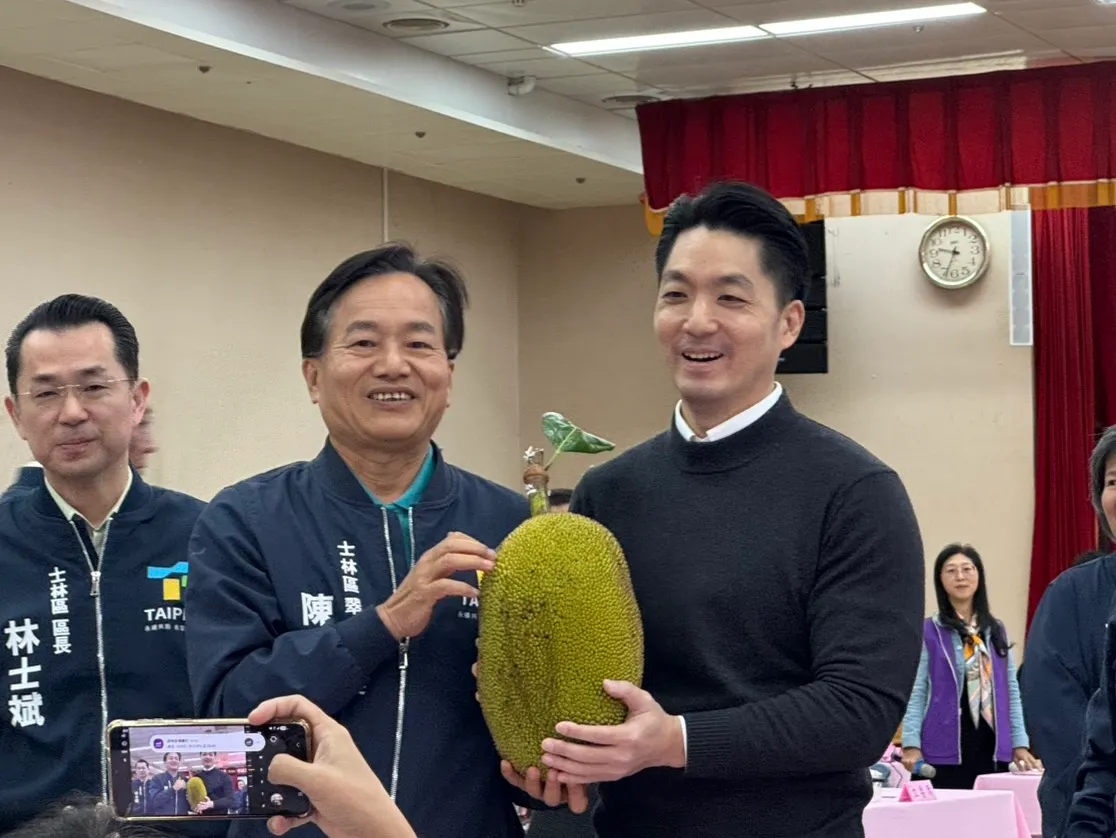 蒋万安出席士林区「与里长有约」活动。张彩茜摄