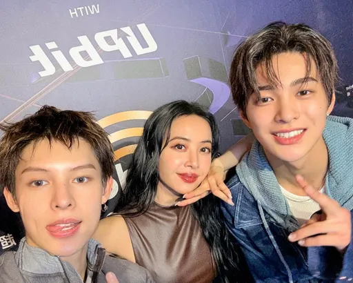 CORTIS夺金唱片新人奖反应萌翻　蔡依林梦幻同框赵雨凡、搭肩安干镐