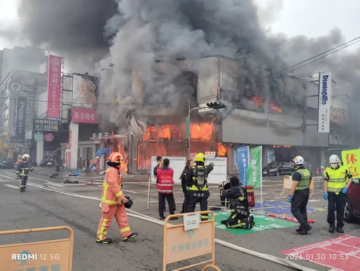 台中商店街大火連燒8店面　寢具店陷火海！恐怖畫面曝光