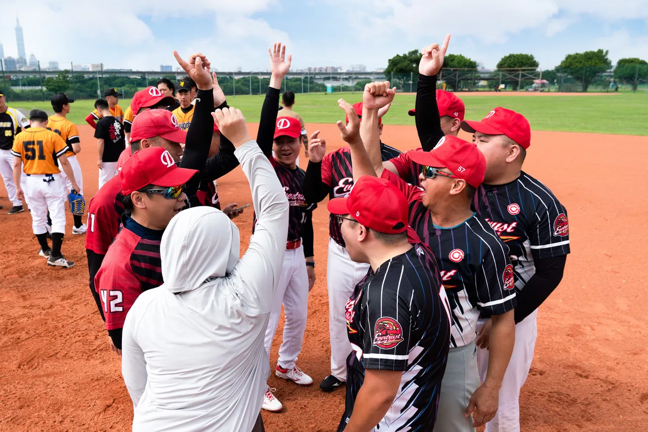永慶房屋每年舉辦籃球、羽球及壘球三大運動賽，鼓勵員工培養運動好習慣。永慶房屋提供