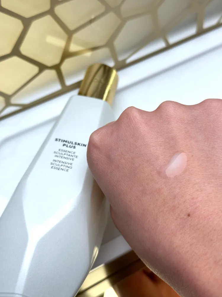 DARPHIN深海翡翠蘊活前導精粹。張家玲攝